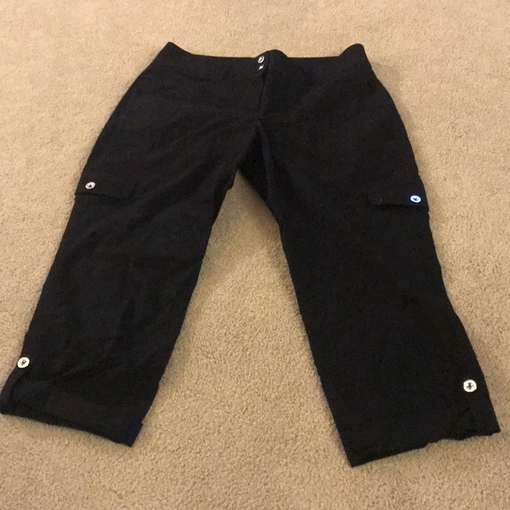 White House Black Market Capris ( size 6)